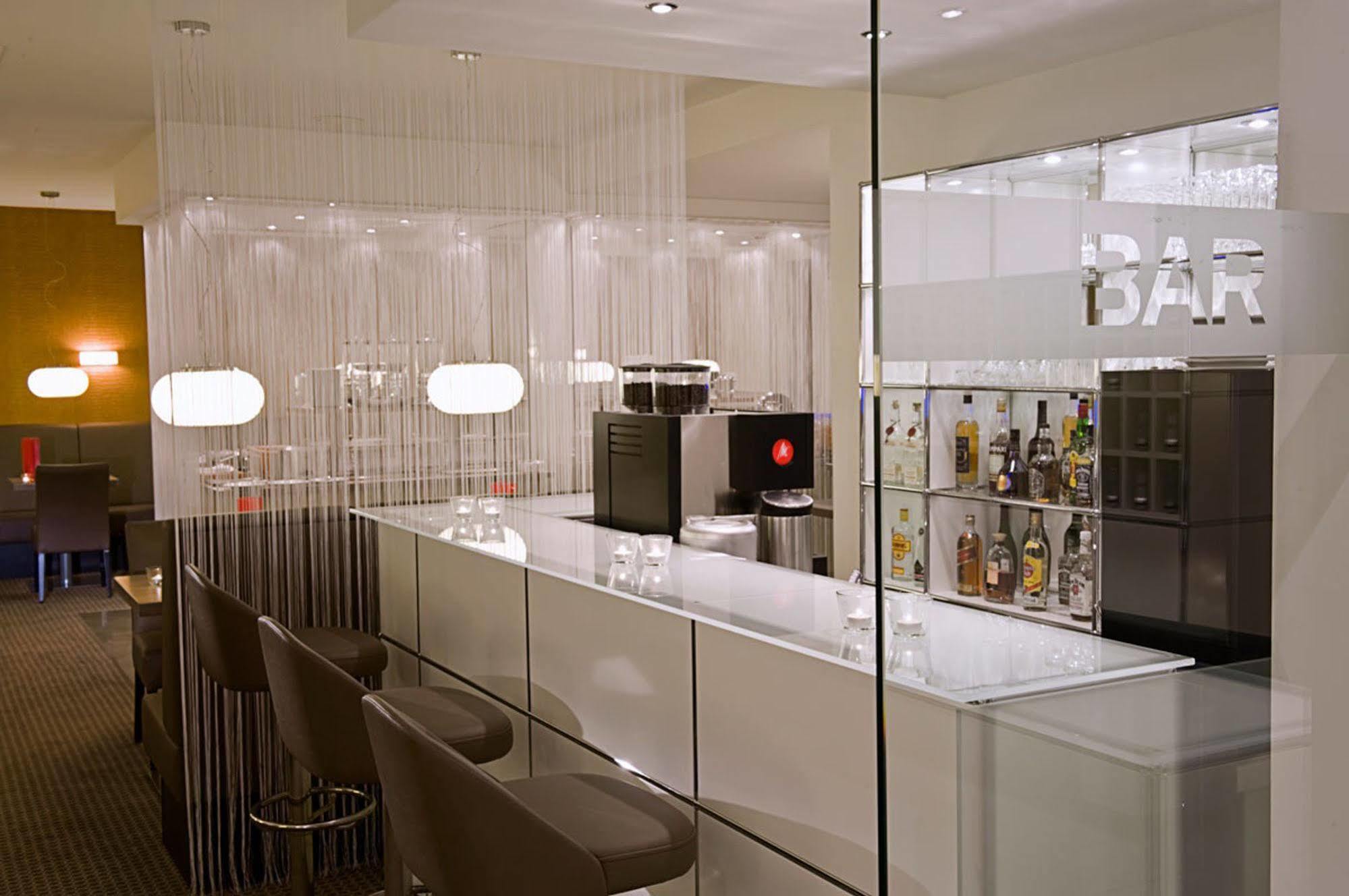 Hotel Conti Duisburg - Partner Of Sorat Hotels 레스토랑 사진